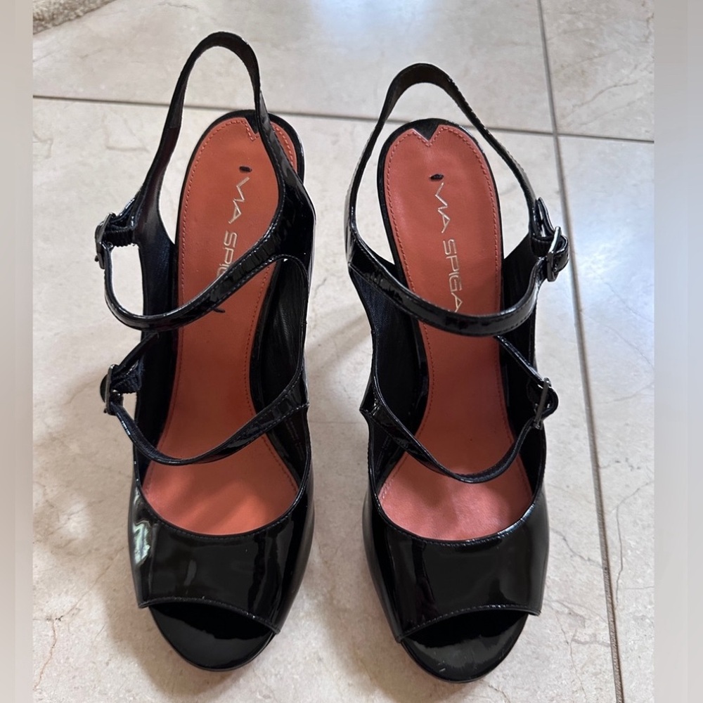 Via Spiga black patent leather sandals size 7.5